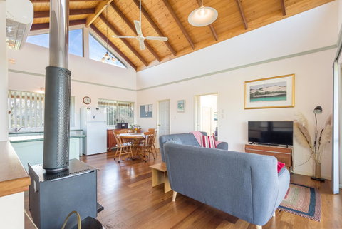 Surfside Ocean Beach Denmark Holiday Accommodation - Accommodation in Surfers Paradise 23