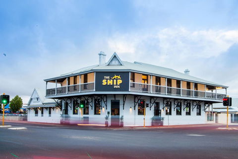 Nightcap At The Ship Inn - Accommodation in Surfers Paradise 4