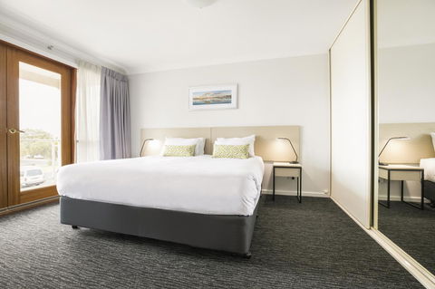 Nightcap At The Ship Inn - Accommodation in Surfers Paradise 17