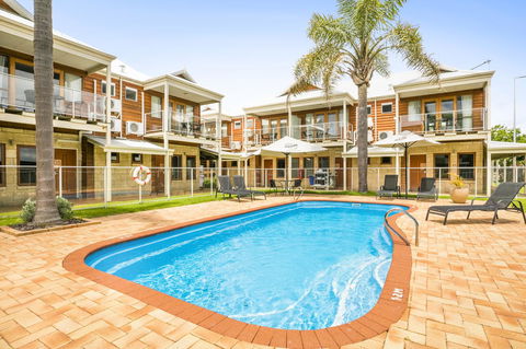 Nightcap At The Ship Inn - Accommodation in Surfers Paradise 5