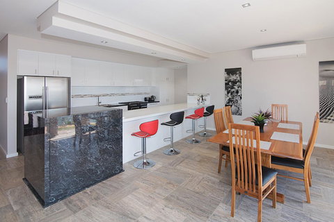 Oceans Edge - Busselton - Accommodation in Surfers Paradise 10