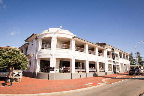 Cottesloe Beach Hotel - Accommodation in Surfers Paradise 0