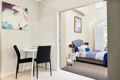 Sorrento Beach Manor - Accommodation in Surfers Paradise 8