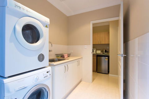 Sorrento Beach Manor - Accommodation in Surfers Paradise 23