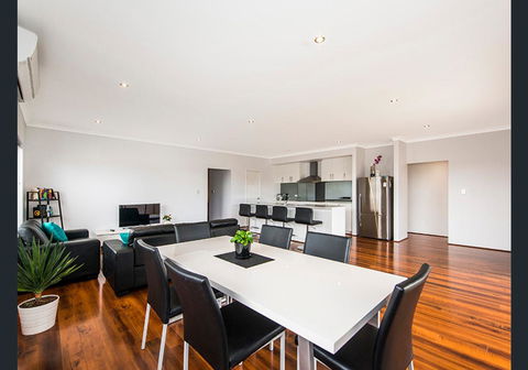 Vacation Home - Accommodation in Surfers Paradise 6