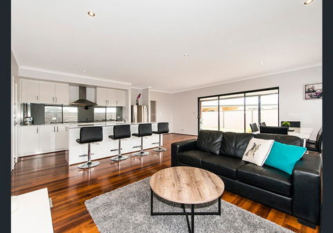 Vacation Home - Accommodation in Surfers Paradise 9