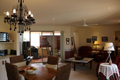 Crossland House - Accommodation in Surfers Paradise 18