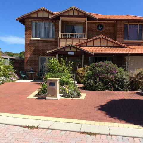 Crossland House - Accommodation in Surfers Paradise 10
