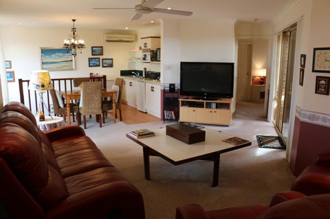 Crossland House - Accommodation in Surfers Paradise 19