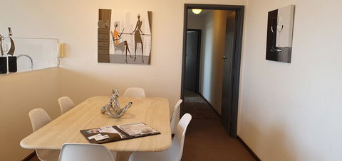 Lawley Luxury Views - Perth City, Swan River - Accommodation in Surfers Paradise 14