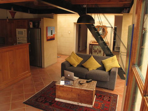 The Russell House - Accommodation in Surfers Paradise 4