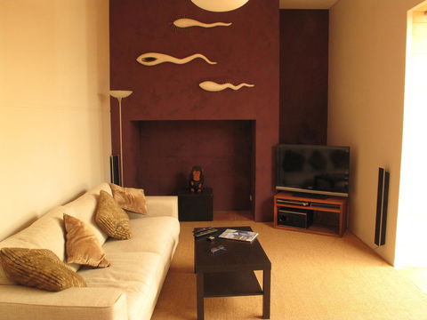 The Russell House - Accommodation in Surfers Paradise 7