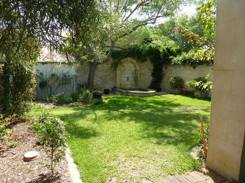 The Russell House - Accommodation in Surfers Paradise 18