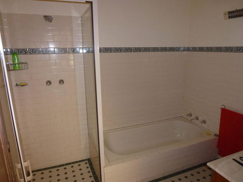 The Russell House - Accommodation in Surfers Paradise 14