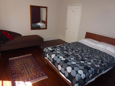 The Russell House - Accommodation in Surfers Paradise 9