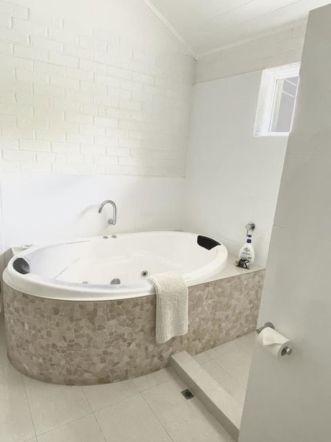Whitesands Holiday Villas - Accommodation in Surfers Paradise 5