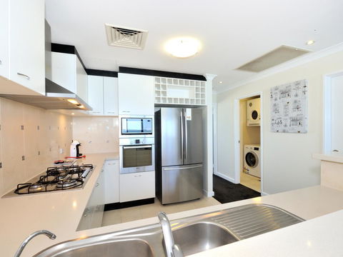 Nautilus By Rockingham Apartments - Accommodation in Surfers Paradise 14