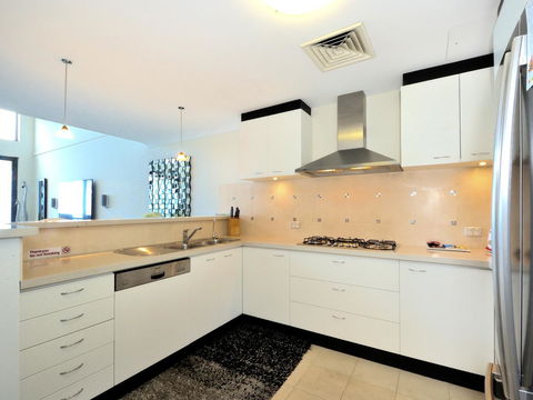 Nautilus By Rockingham Apartments - Accommodation in Surfers Paradise 13
