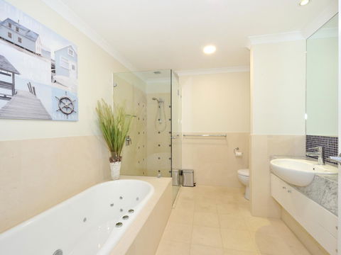 Nautilus By Rockingham Apartments - Accommodation in Surfers Paradise 6