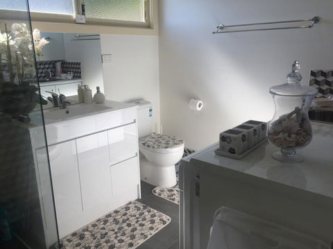 Bright & Beautiful Home On The Hills! - Accommodation in Surfers Paradise 22