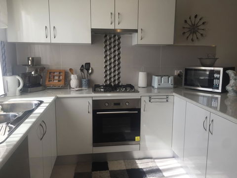 Bright & Beautiful Home On The Hills! - Accommodation in Surfers Paradise 14