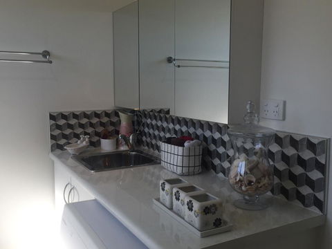 Bright & Beautiful Home On The Hills! - Accommodation in Surfers Paradise 23