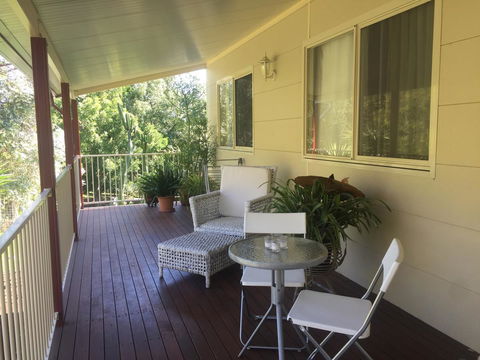 Bright & Beautiful Home On The Hills! - Accommodation in Surfers Paradise 3