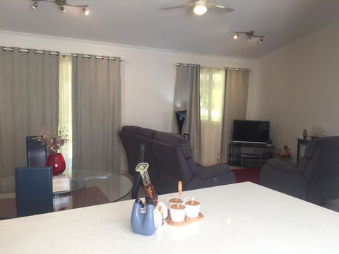 Bright & Beautiful Home On The Hills! - Accommodation in Surfers Paradise 11