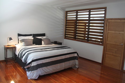 Beach House On Fox - Accommodation in Surfers Paradise 2