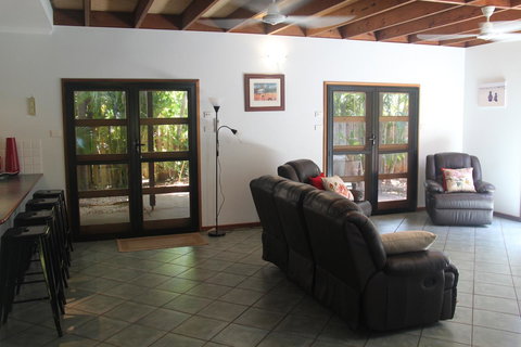 Beach House On Fox - Accommodation in Surfers Paradise 14