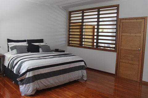 Beach House On Fox - Accommodation in Surfers Paradise 4