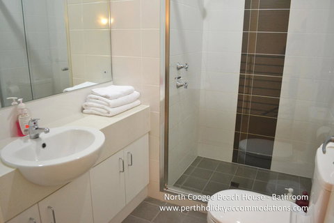 North Coogee Beach House - Accommodation in Surfers Paradise 11