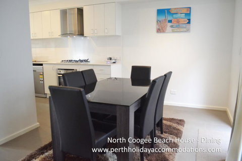 North Coogee Beach House - Accommodation in Surfers Paradise 19