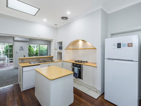 Luxury Federation Style Home - Sleeps 10 - Accommodation in Surfers Paradise 6