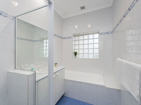 Luxury Federation Style Home - Sleeps 10 - Accommodation in Surfers Paradise 14