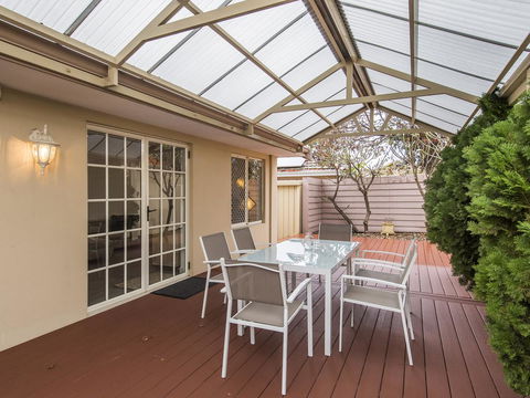 Luxury Federation Style Home - Sleeps 10 - Accommodation in Surfers Paradise 15