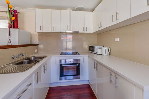 Brilliant, Neat, Convenient, Family-friendly House - Accommodation in Surfers Paradise 5