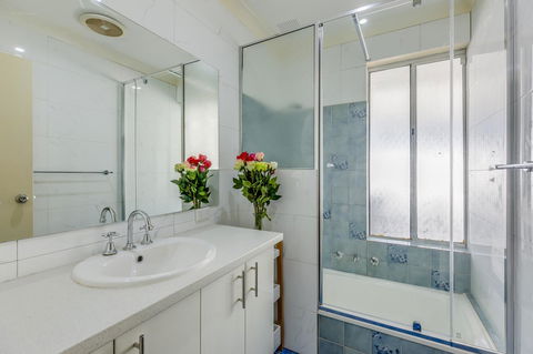 Brilliant, Neat, Convenient, Family-friendly House - Accommodation in Surfers Paradise 11