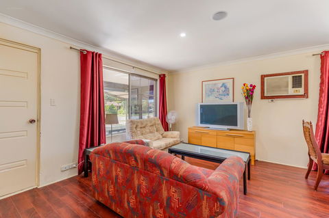Brilliant, Neat, Convenient, Family-friendly House - Accommodation in Surfers Paradise 1