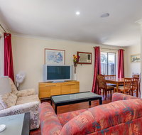 Brilliant neat convenient family-friendly house - Accommodation in Surfers Paradise