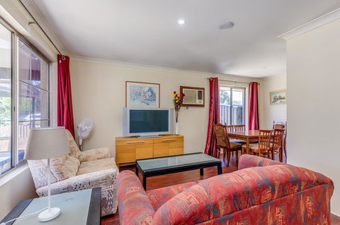 Brilliant, Neat, Convenient, Family-friendly House - Accommodation in Surfers Paradise 0