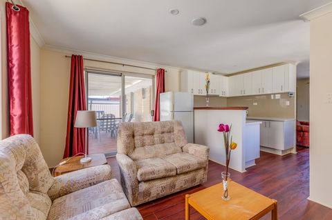 Brilliant, Neat, Convenient, Family-friendly House - Accommodation in Surfers Paradise 7