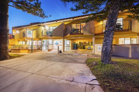 Cottesloe Beach Chalets - Accommodation in Surfers Paradise 6