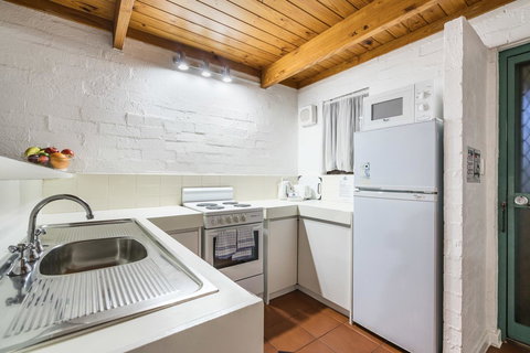 Cottesloe Beach Chalets - Accommodation in Surfers Paradise 34