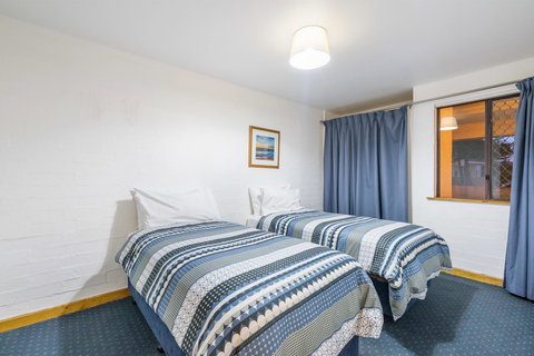 Cottesloe Beach Chalets - Accommodation in Surfers Paradise 40