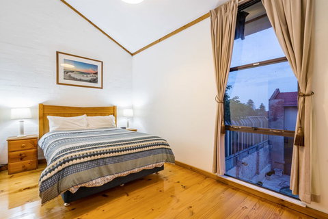 Cottesloe Beach Chalets - Accommodation in Surfers Paradise 3