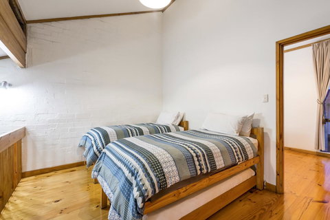 Cottesloe Beach Chalets - Accommodation in Surfers Paradise 35