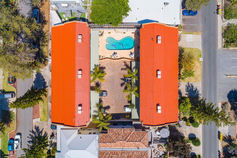 Cottesloe Beach Chalets - Accommodation in Surfers Paradise 14