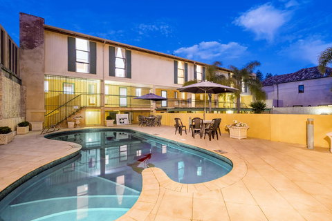 Cottesloe Beach Chalets - Accommodation in Surfers Paradise 11