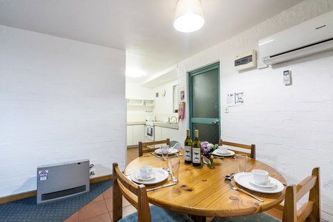 Cottesloe Beach Chalets - Accommodation in Surfers Paradise 36